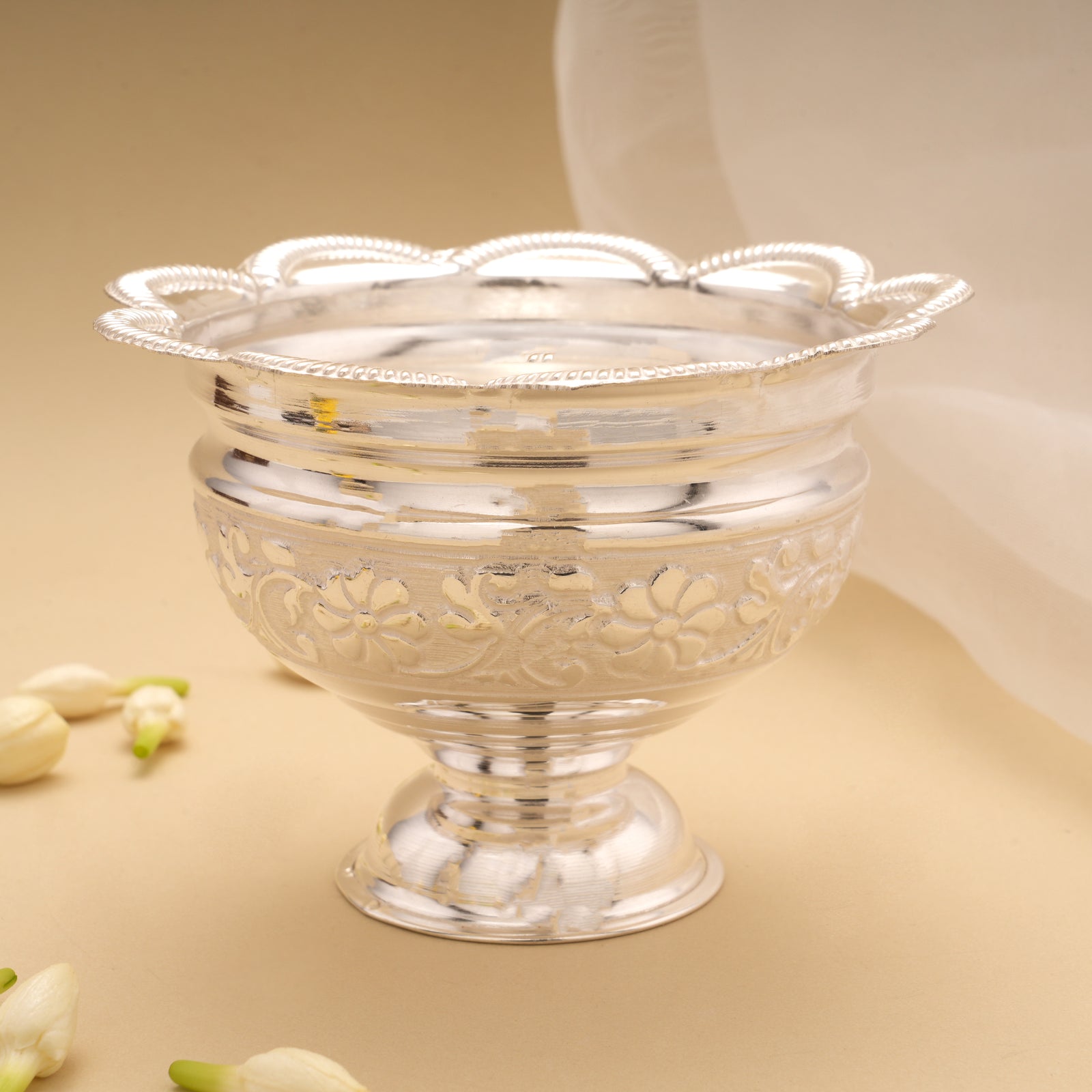 Stylish Blossom Silver Santhana Pela