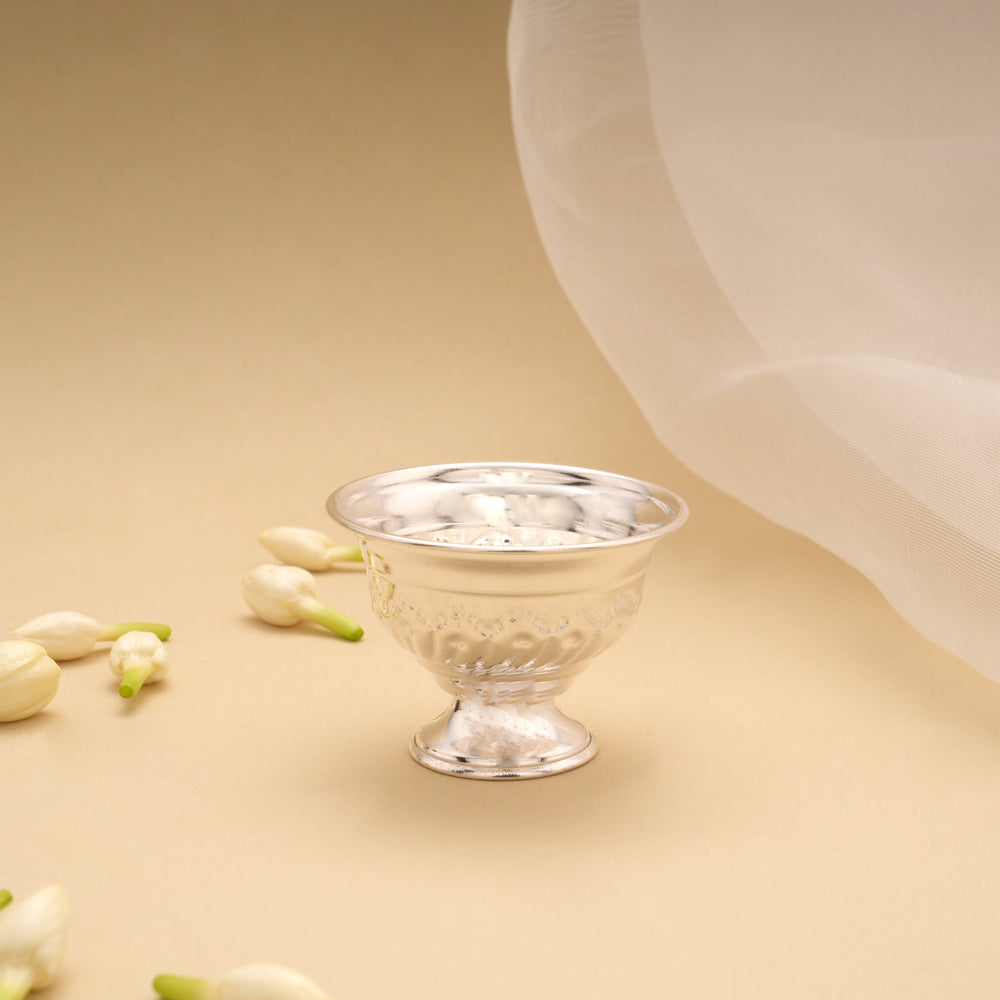 Tiny Smooth Silver Santhana Pela
