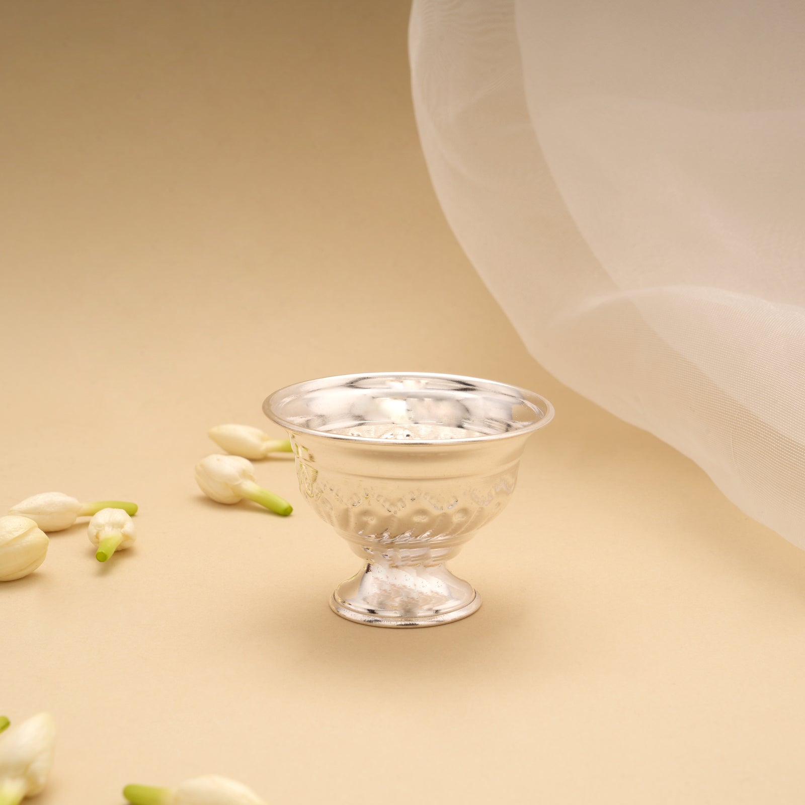 Tiny Smooth Silver Santhana Pela