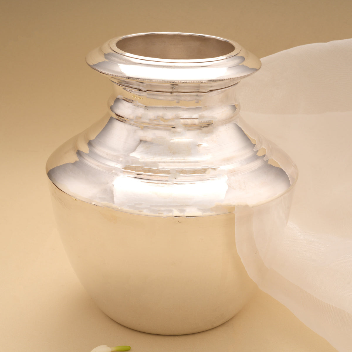 Luxury Smooth Finish Silver Kalasam
