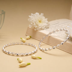 Elegant Oval Leaf Pattern Silver Bangle