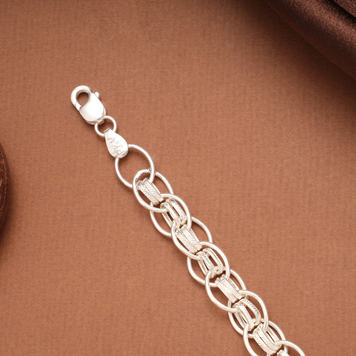 Elegant Oval Link Design Silver Bracelet