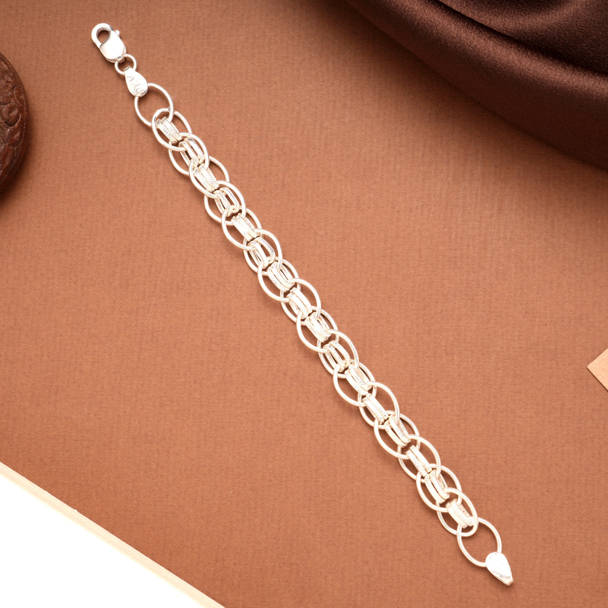 Elegant Oval Link Design Silver Bracelet