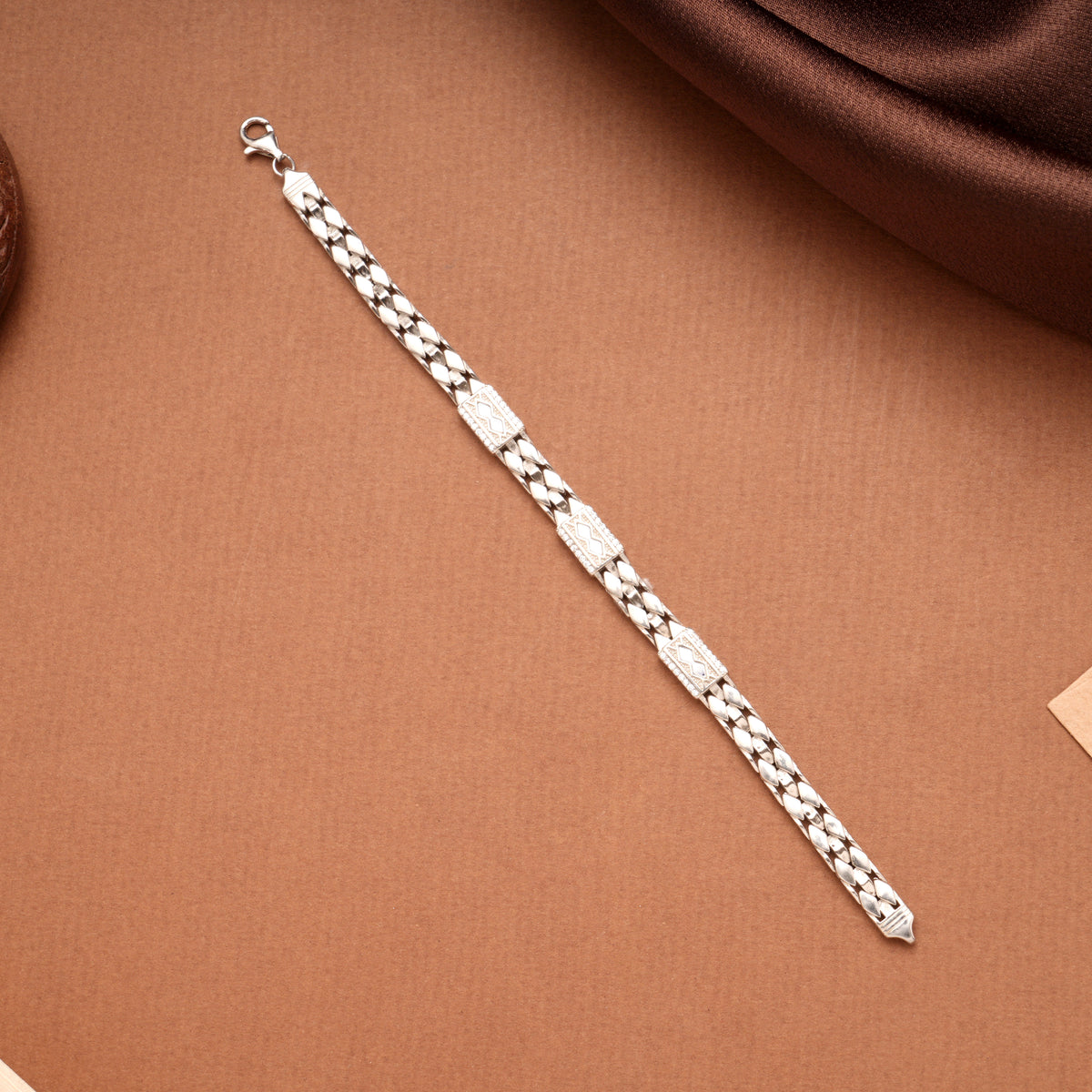 Sleek Shell Pattern Silver Men's Bracelet