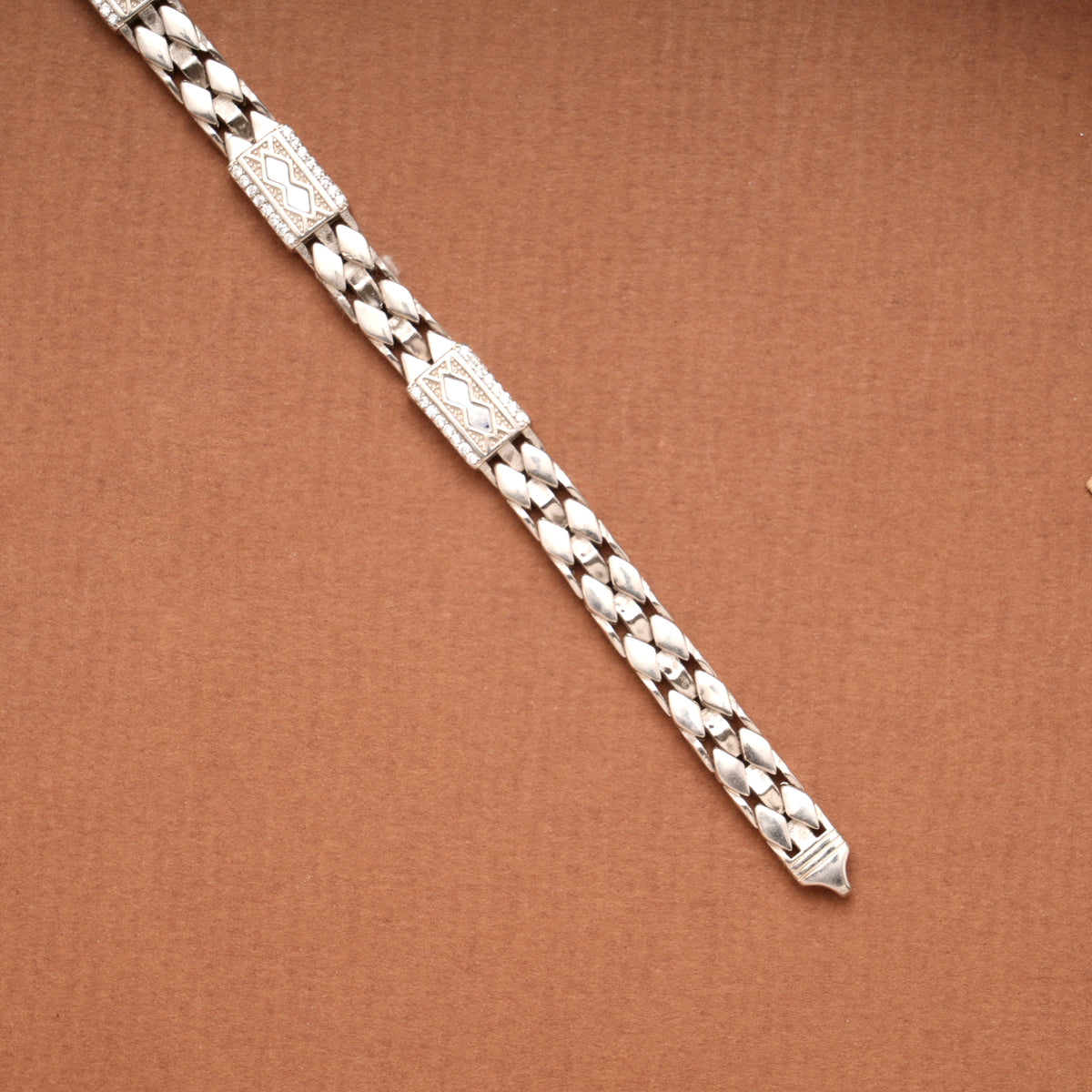 Sleek Shell Pattern Silver Men's Bracelet