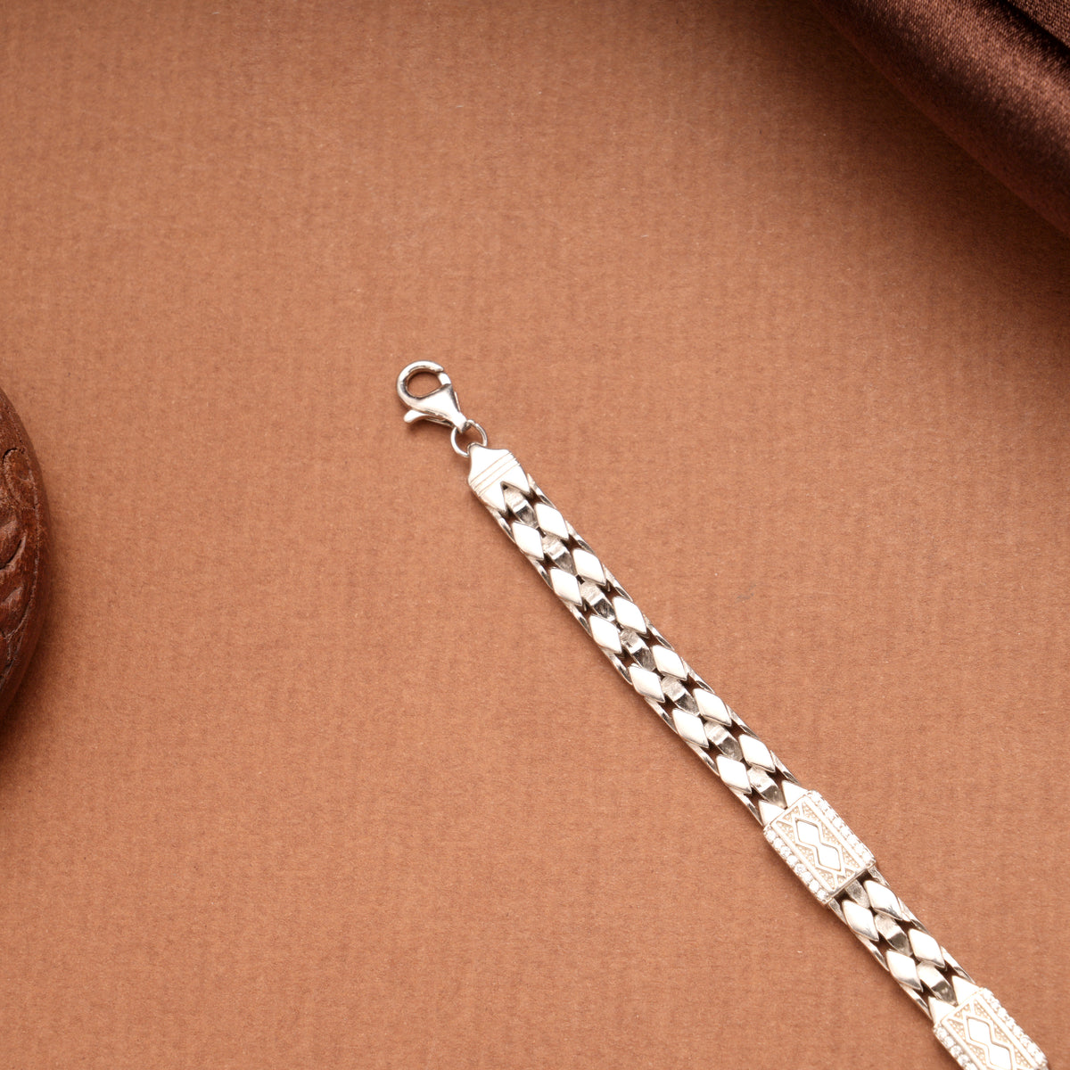 Sleek Shell Pattern Silver Men's Bracelet