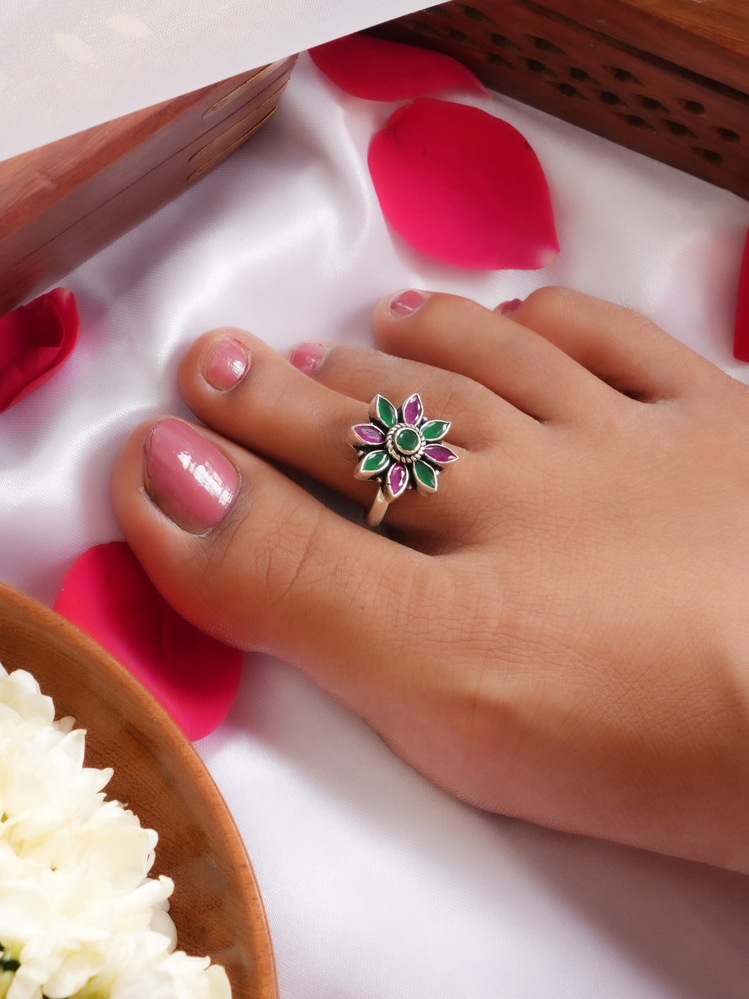 Emerald Stone Antique Toe Ring