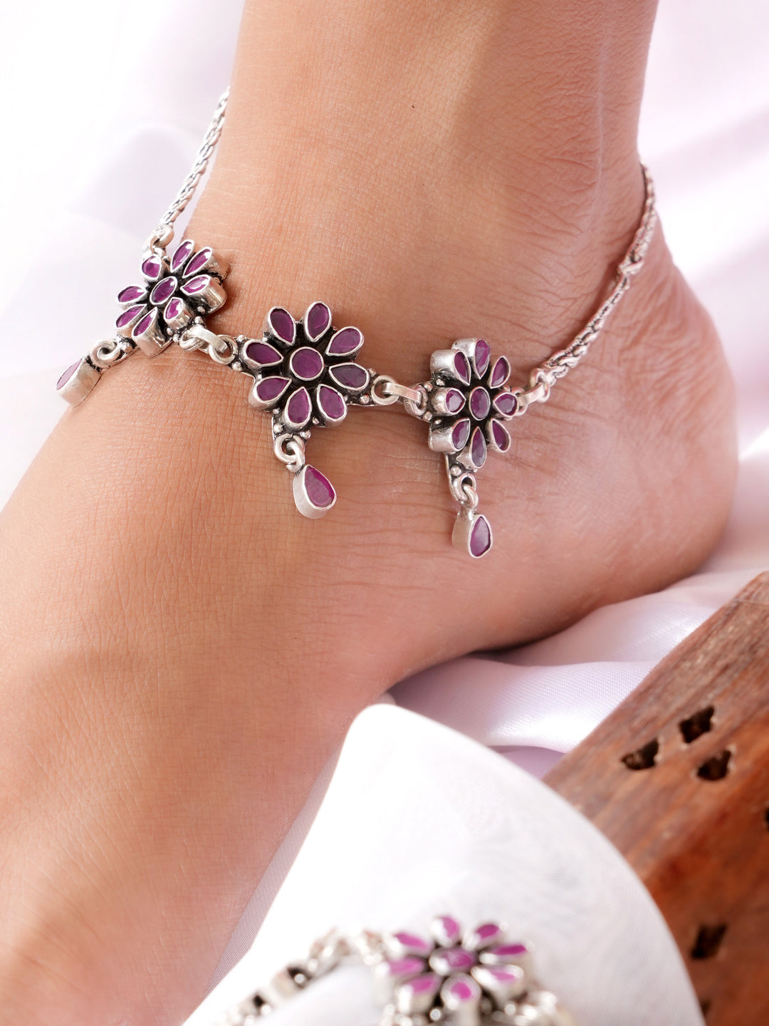 Graceful Lotus Drops Antique Anklet