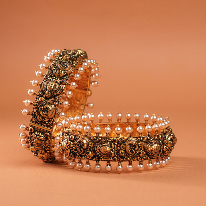 Customisation Antique Pearl Design Gold Bangles