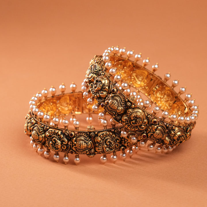 Customisation Antique Pearl Design Gold Bangles