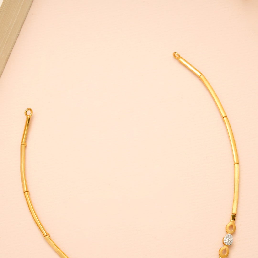 Elegant Blue Stone with Pot Design Gold Necklace