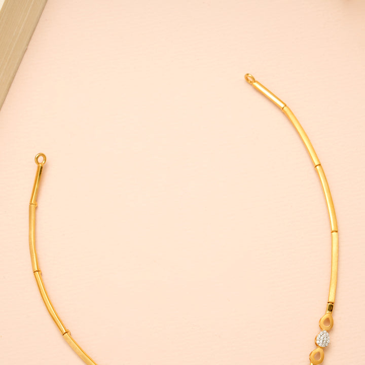 Elegant Blue Stone with Pot Design Gold Necklace