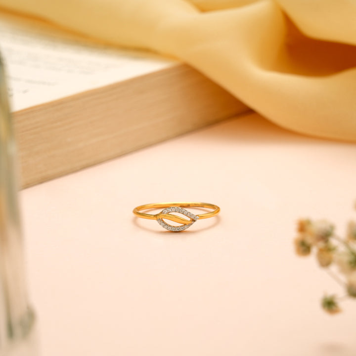 Beautiful Gold Leaf Design Stone Ring