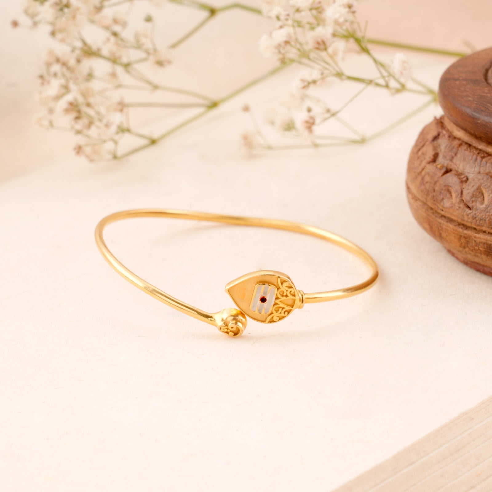 Divine Gold Baby Vel Kappu
