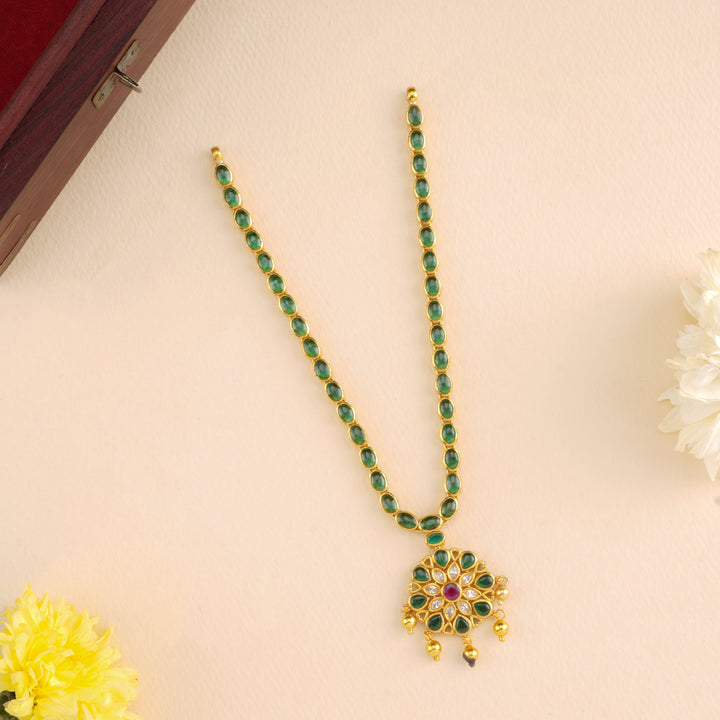 Emerald Flower Single Layer Necklace