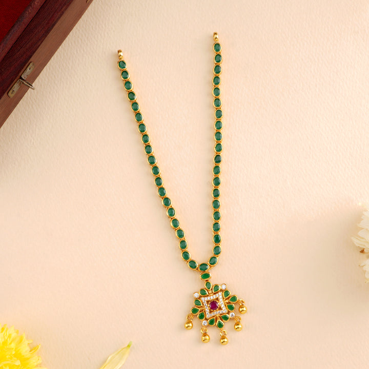 Stylish Emerald Blossom Step Necklace