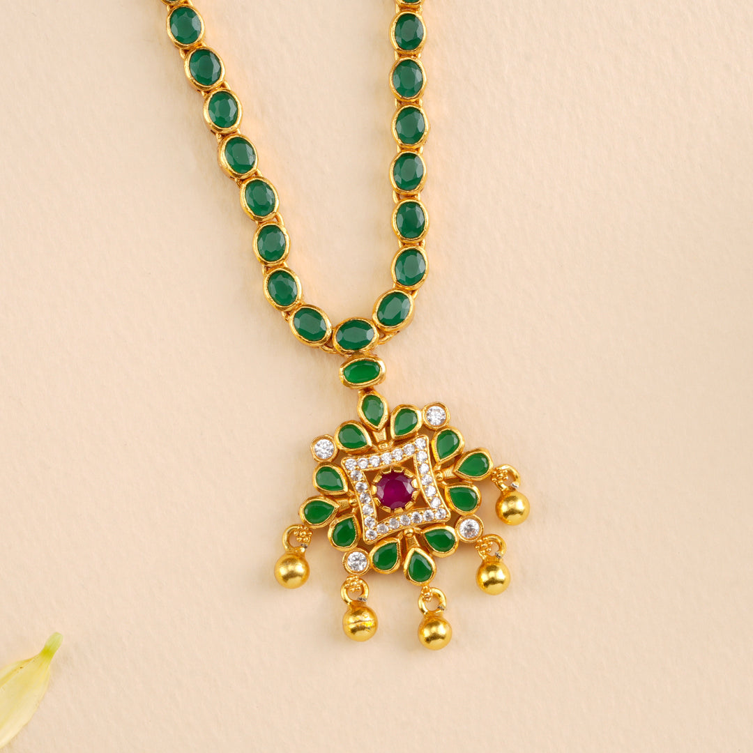 Stylish Emerald Blossom Step Necklace