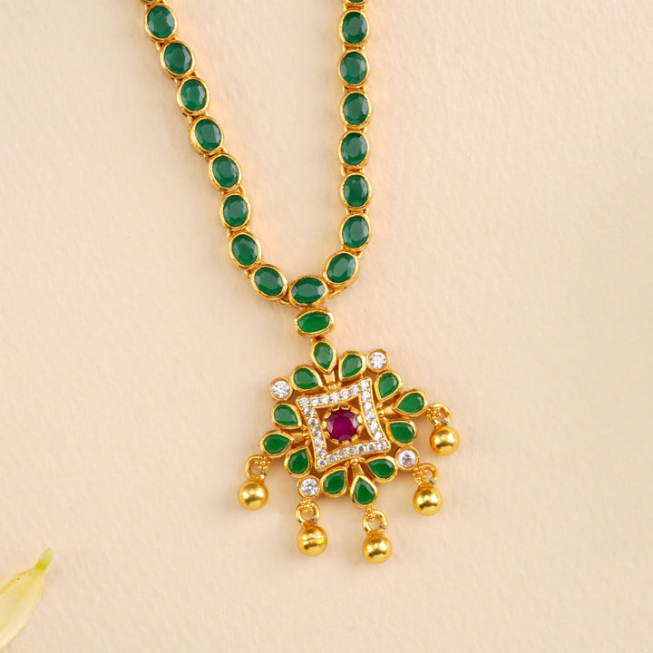 Stylish Emerald Blossom Step Necklace
