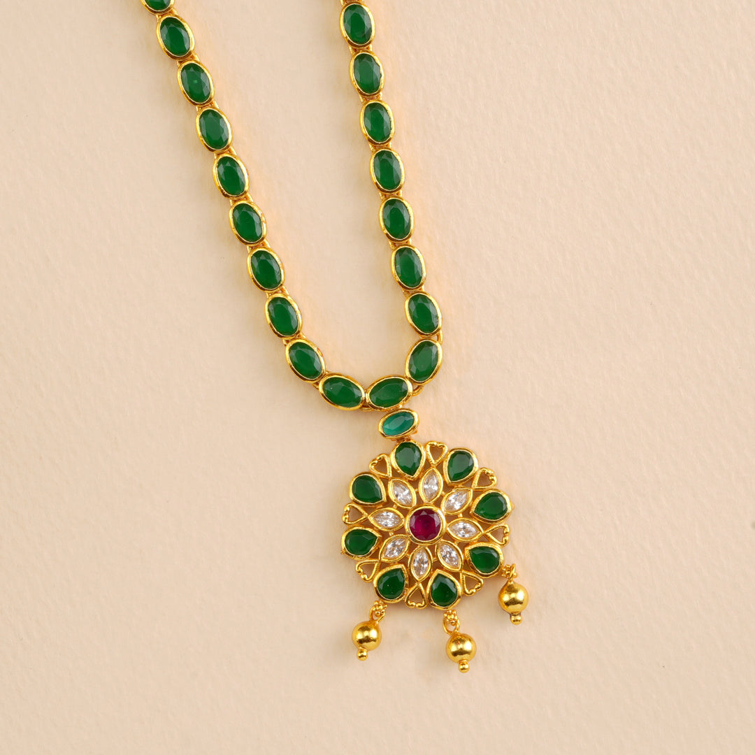Elegant Emerald Stone Blossom Necklace