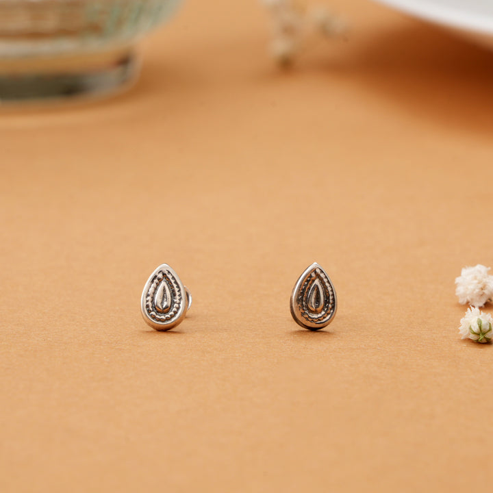 Antique Leaf Oval Shape Silver Stud