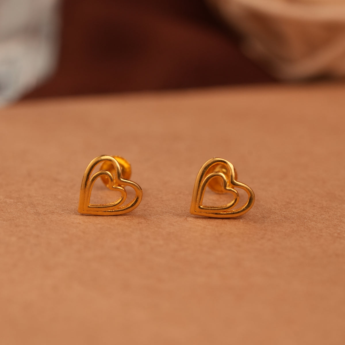 Interlocking Dual Heart Design Gold Side Stud