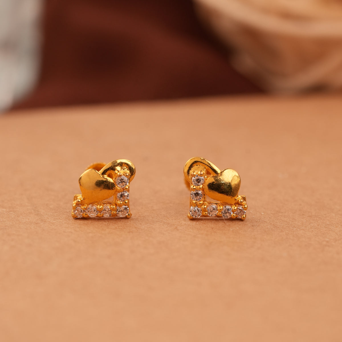 Stone-Studded Bow Design Gold Side Stud