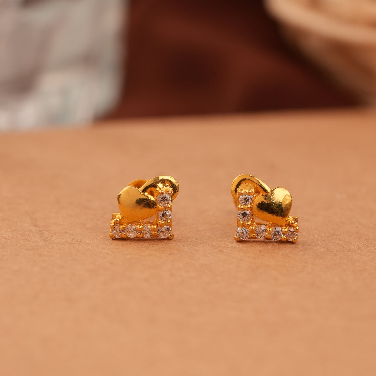 Stone-Studded Bow Design Gold Side Stud