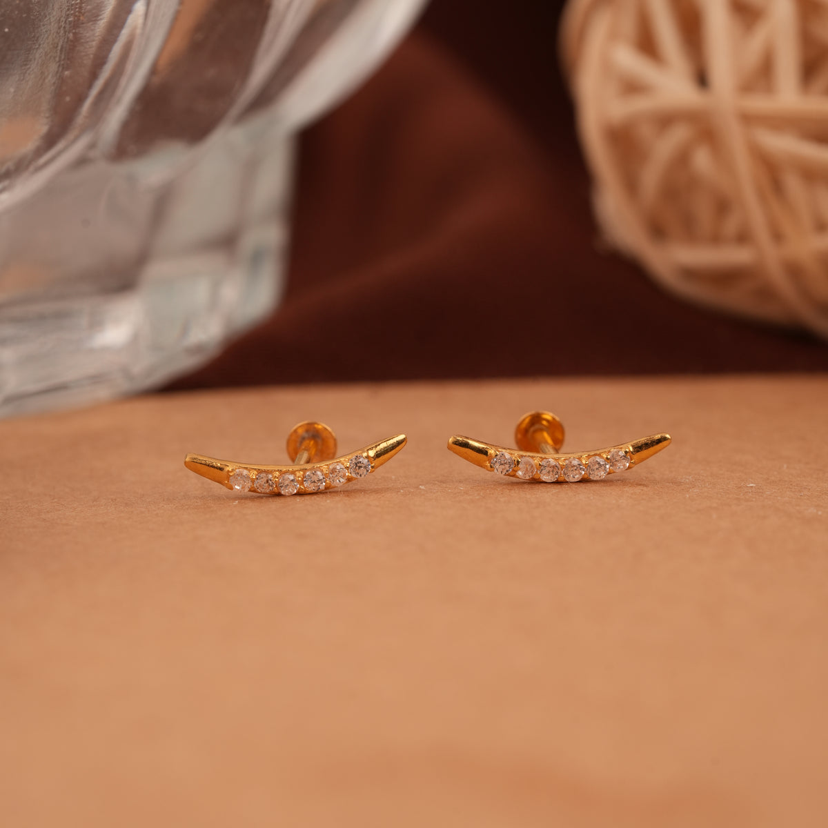Curved Bar Design Gold Side Stud