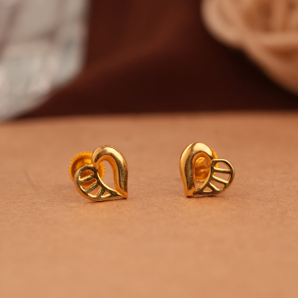 Classic Leafy Heart Design Gold Side Stud