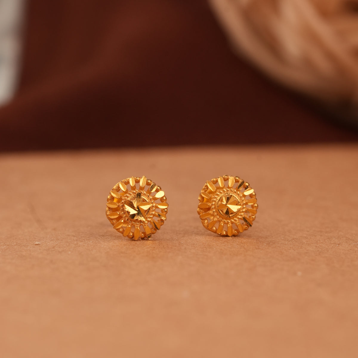 Sleek Sun Burst Design Gold Side Stud