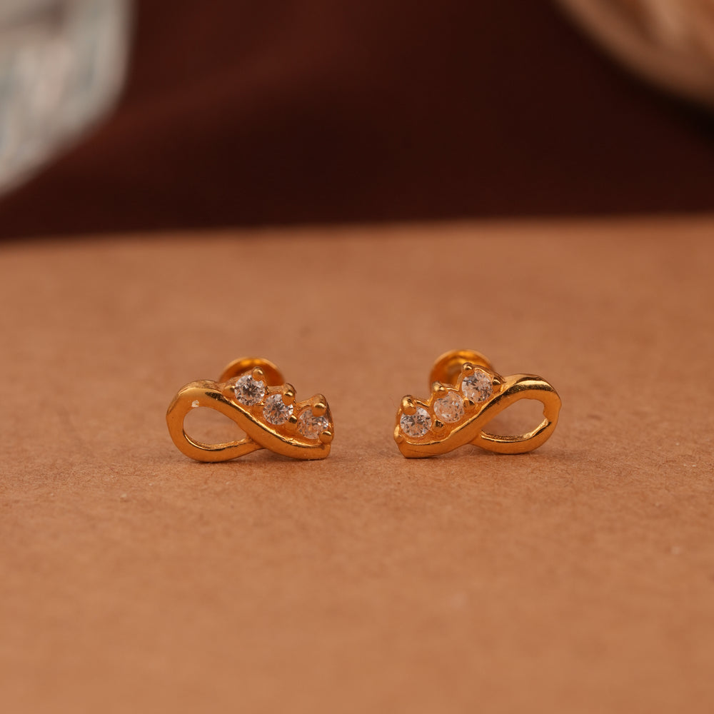 Curved Infinity Wave Design Gold Side Stud
