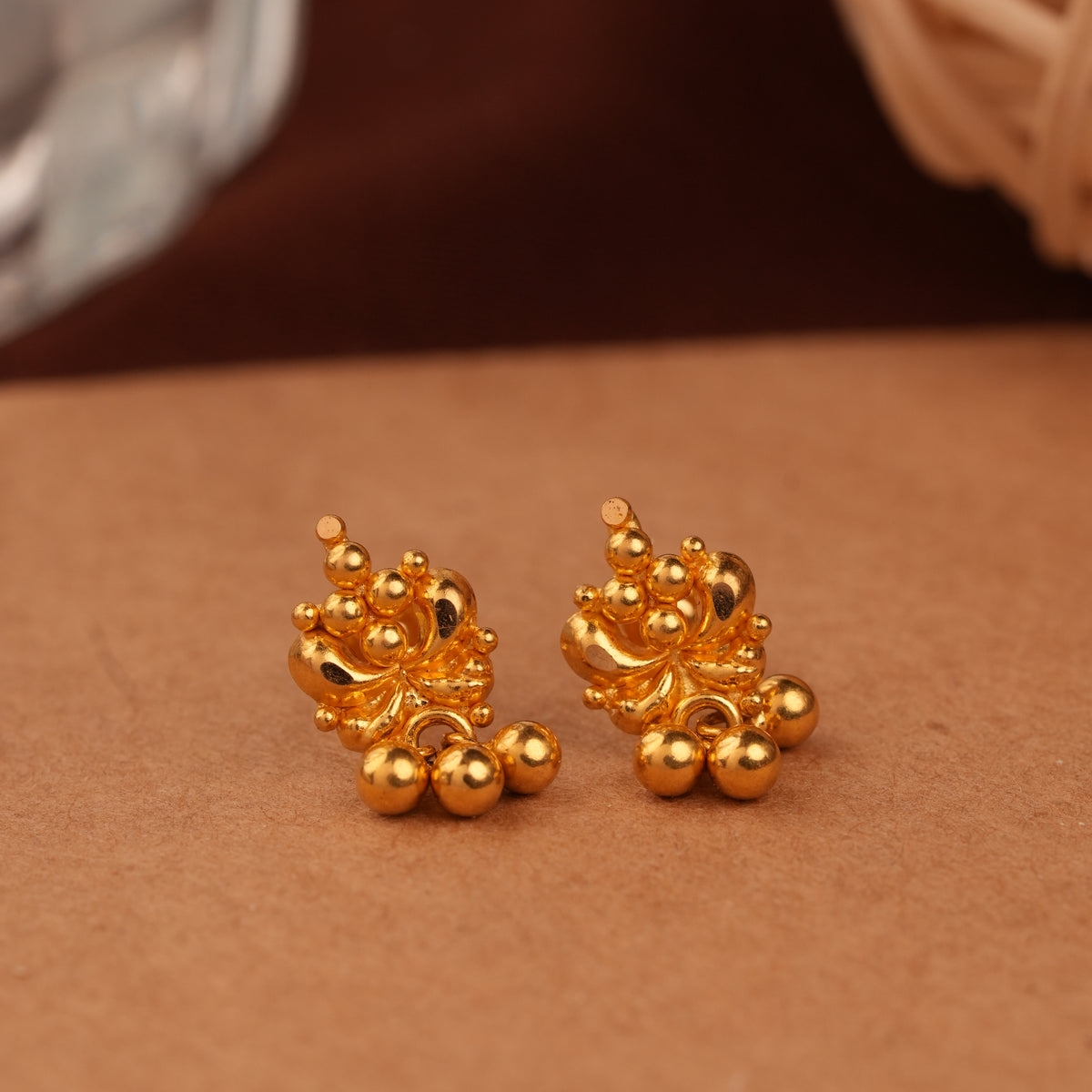 Dangling Floral Cluster Design Gold Side Stud