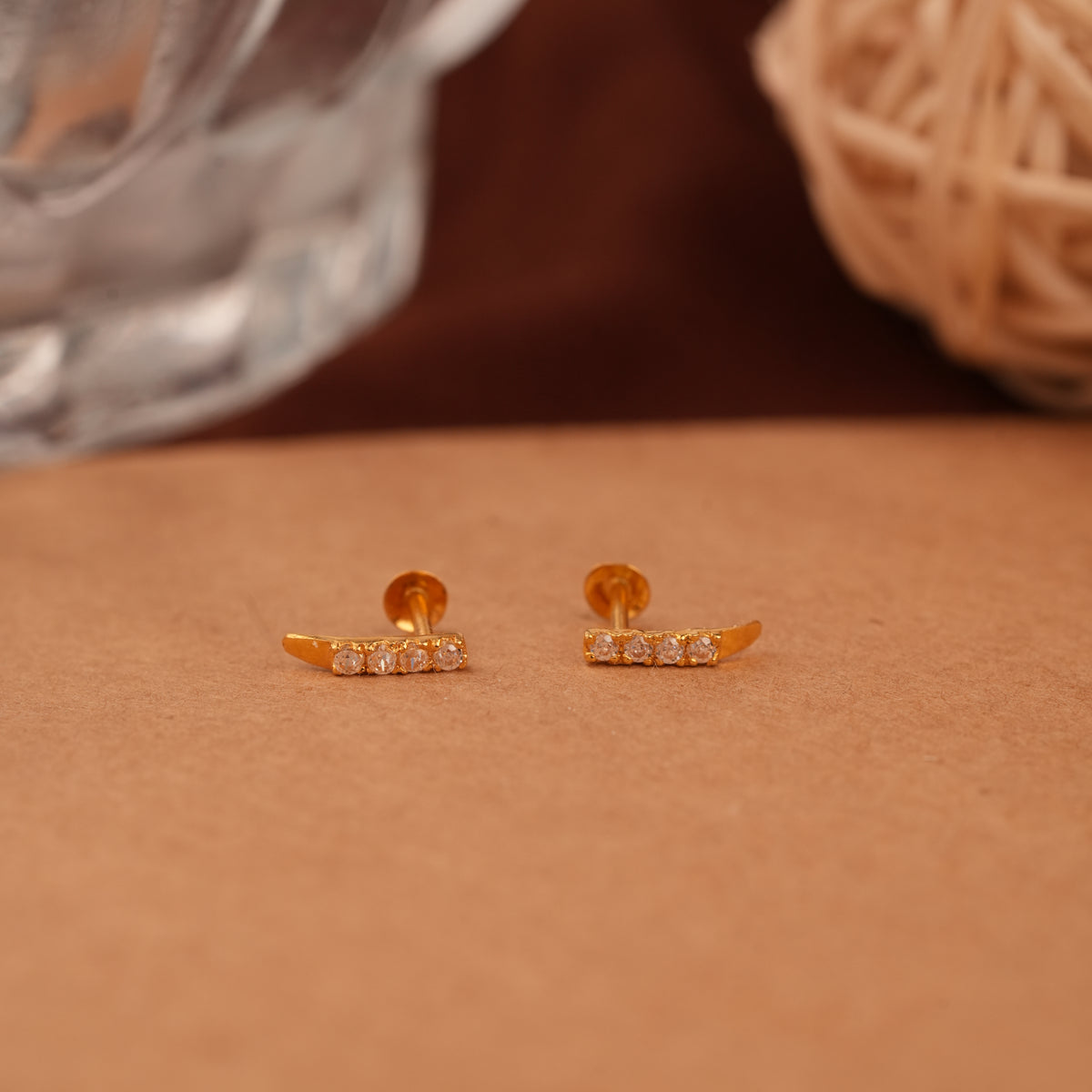 J Shape Curved Bar Design Gold Side Stud