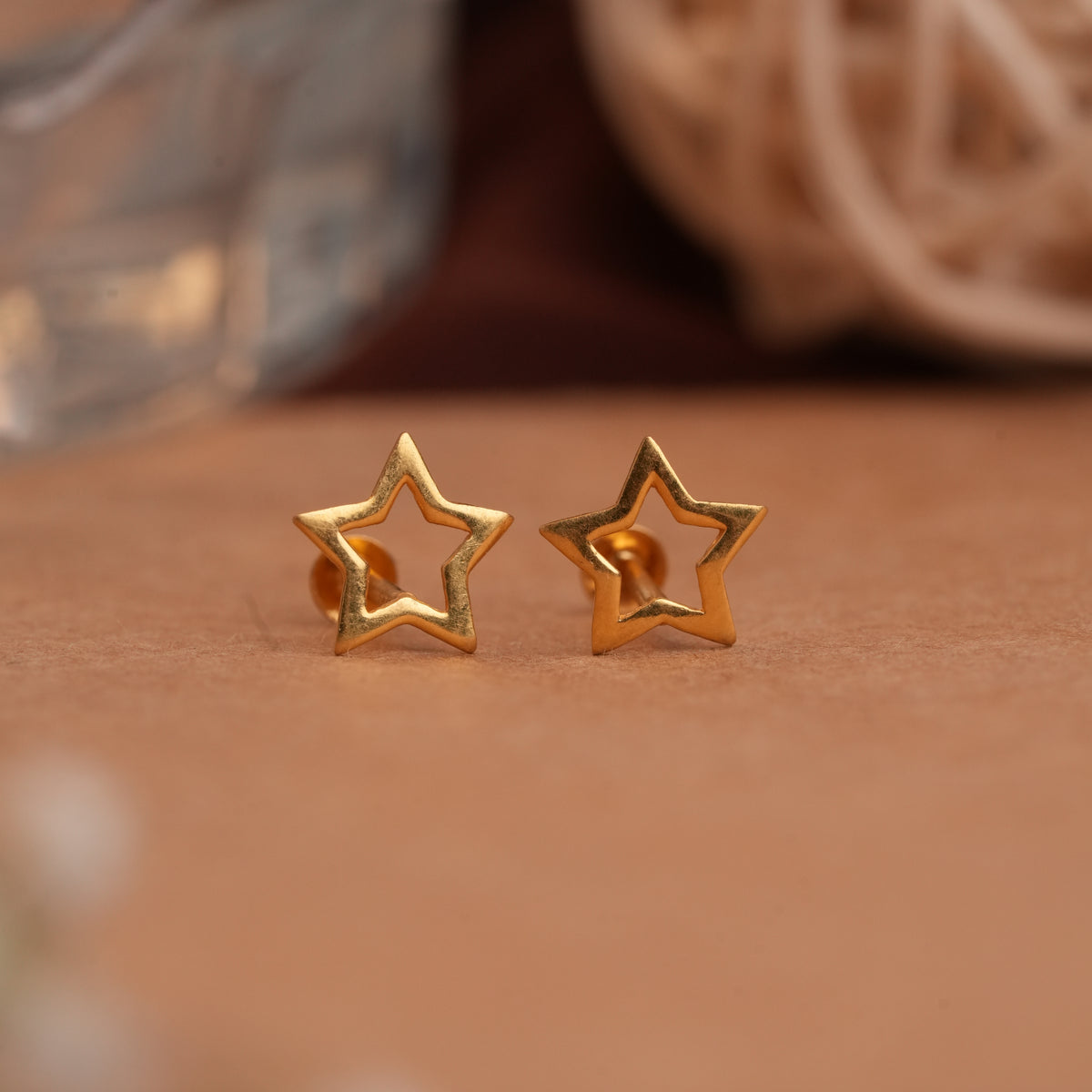 Minimalist star design gold side stud