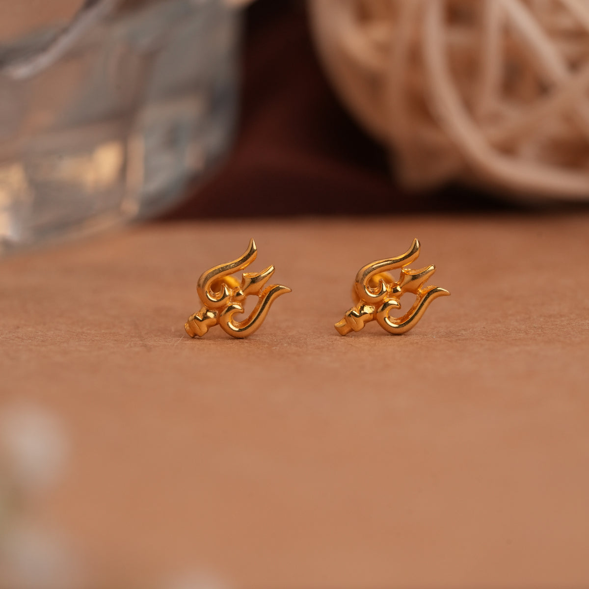 Minimalist trishul gold side stud