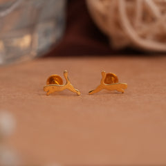 Elegant Gold Side Stud
