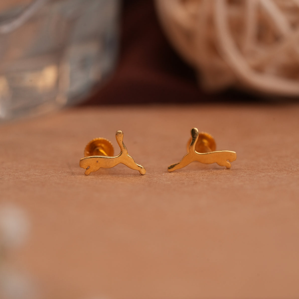 Elegant Gold Side Stud