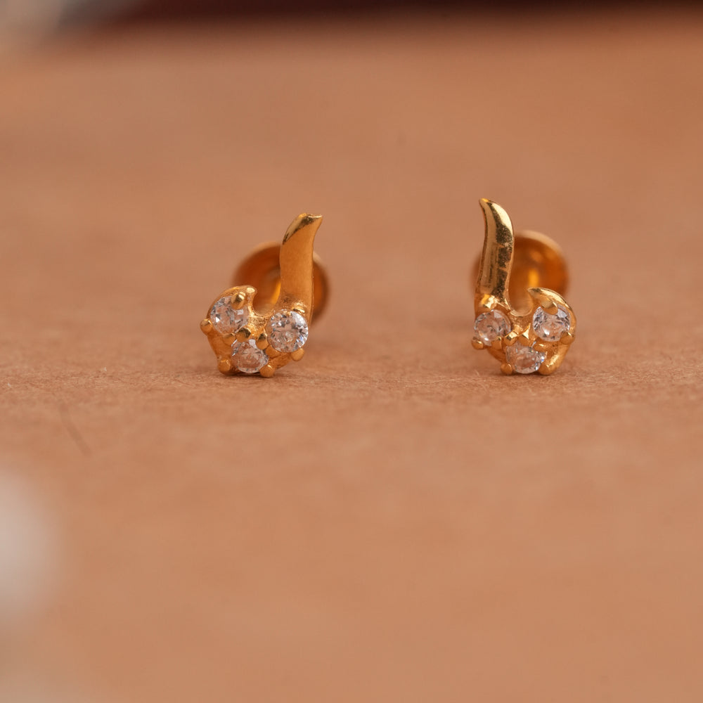 Minimalist chank design gold side stud