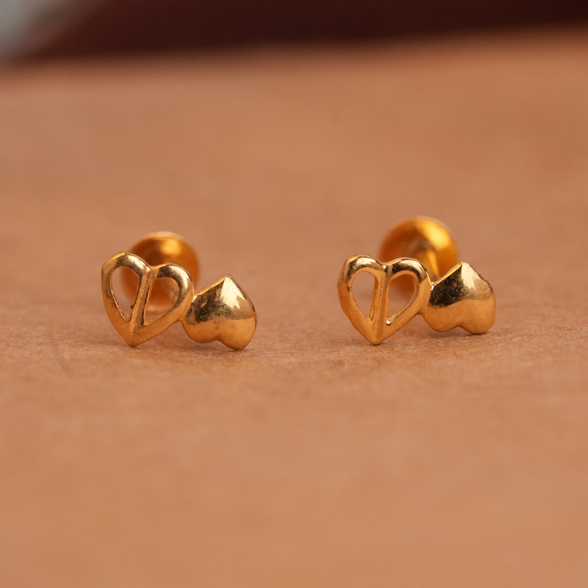 Tiny double heart gold side stud