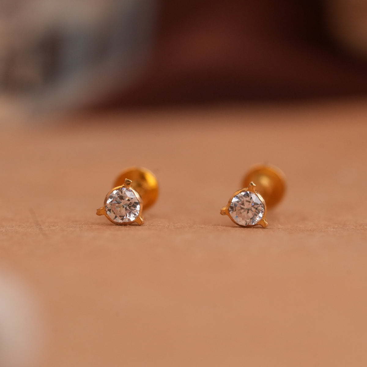 Minimalist Single Crystal Gold Side Stud