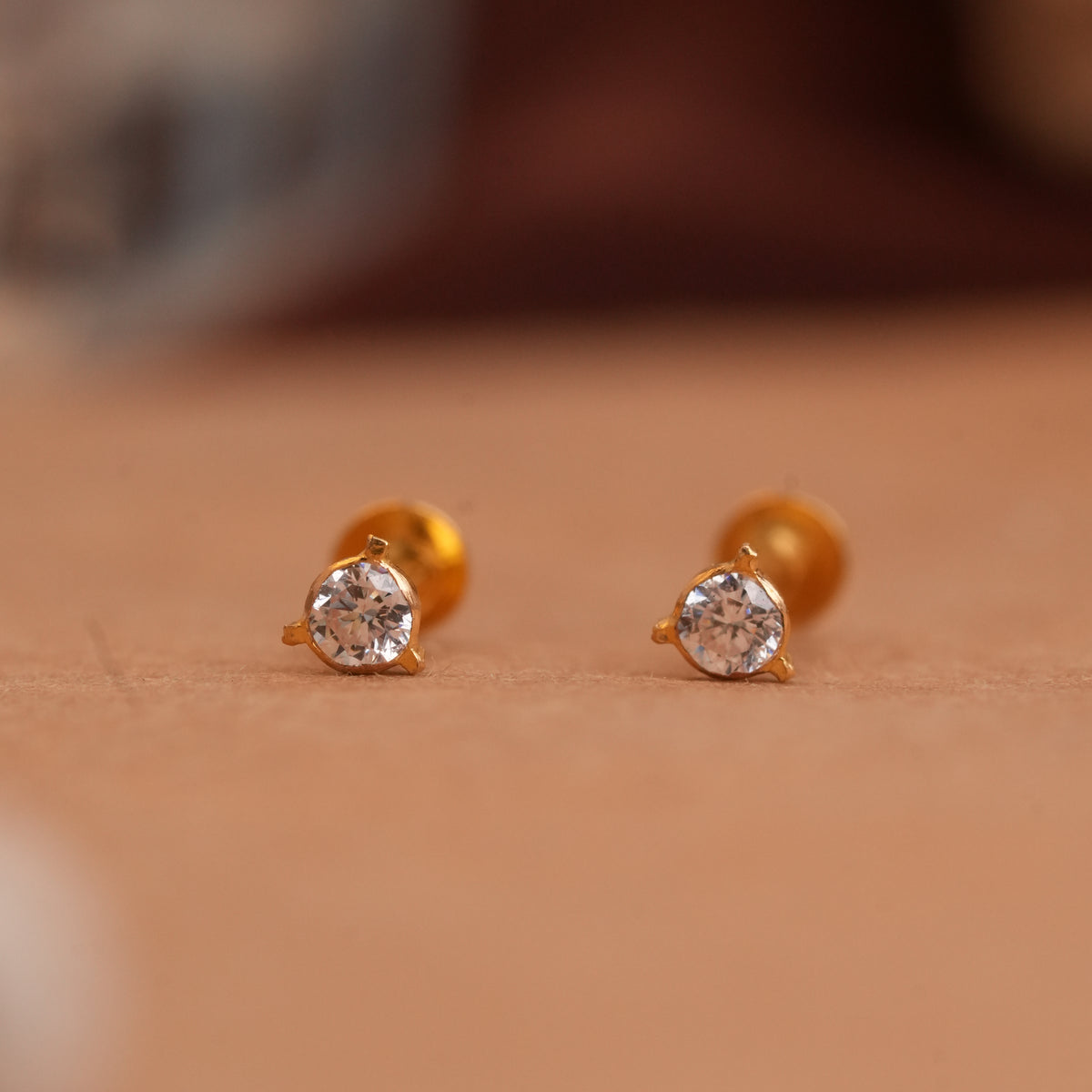 Minimalist Single Crystal Gold Side Stud