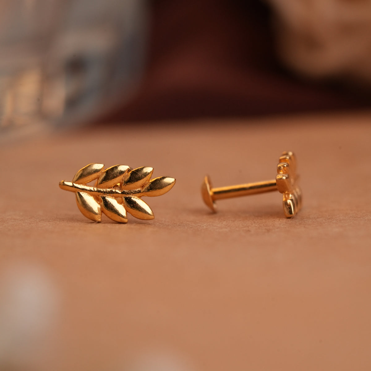 Minimalist fern leaf gold side stud