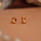 Small pyramid design gold side stud