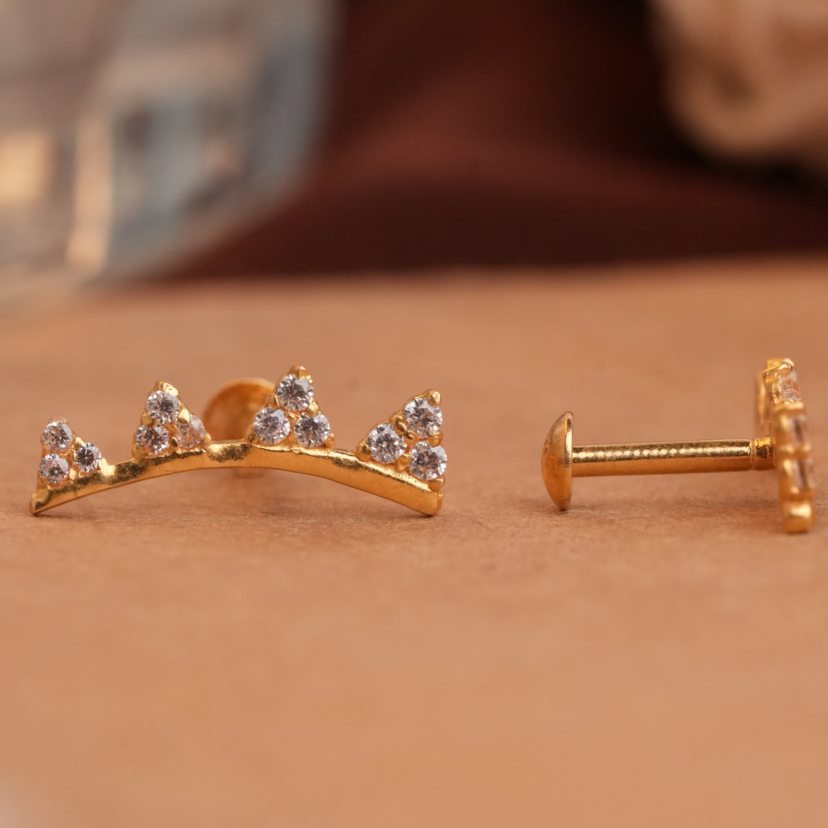 Minimalist crawler gold side stud
