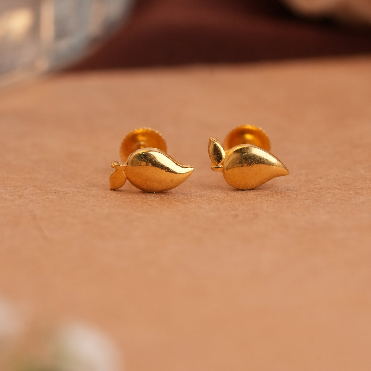 Simple Mango Motif Gold Side Studs