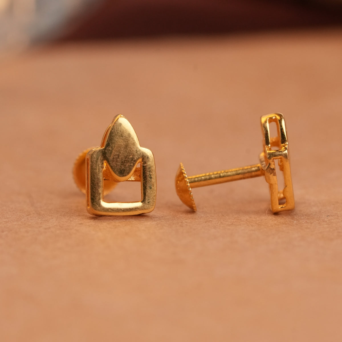 Minimal Handbag Gold Side Studs