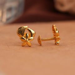 Small flower bud design gold side stud