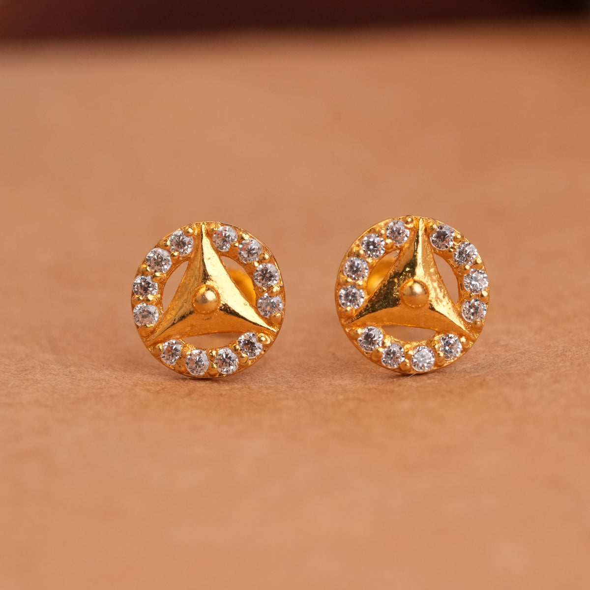 Minimalist circular gold side stud