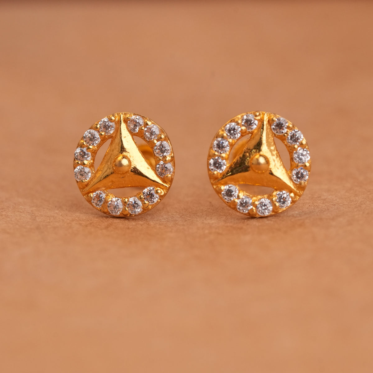Minimalist circular gold side stud