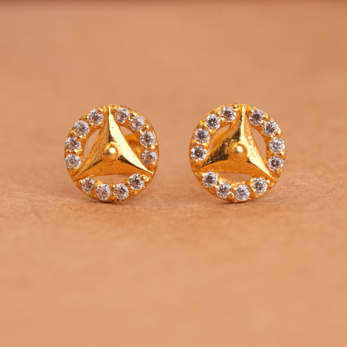 Minimalist circular gold side stud